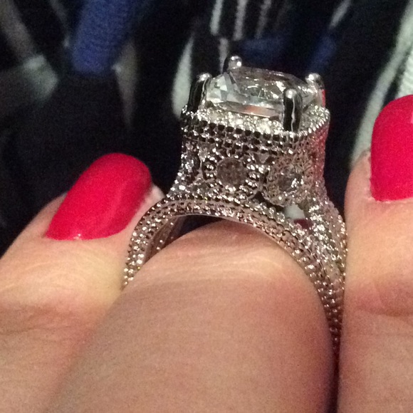 Princess cut engagement ring - Picture 3 of 6